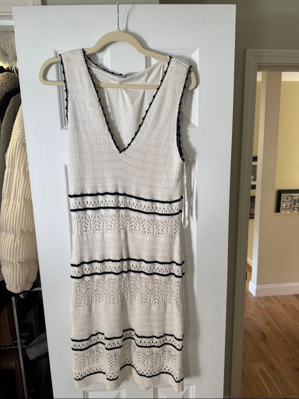 Abercrombie & Fitch Cream Knit V-Neck Dress with Black Trim